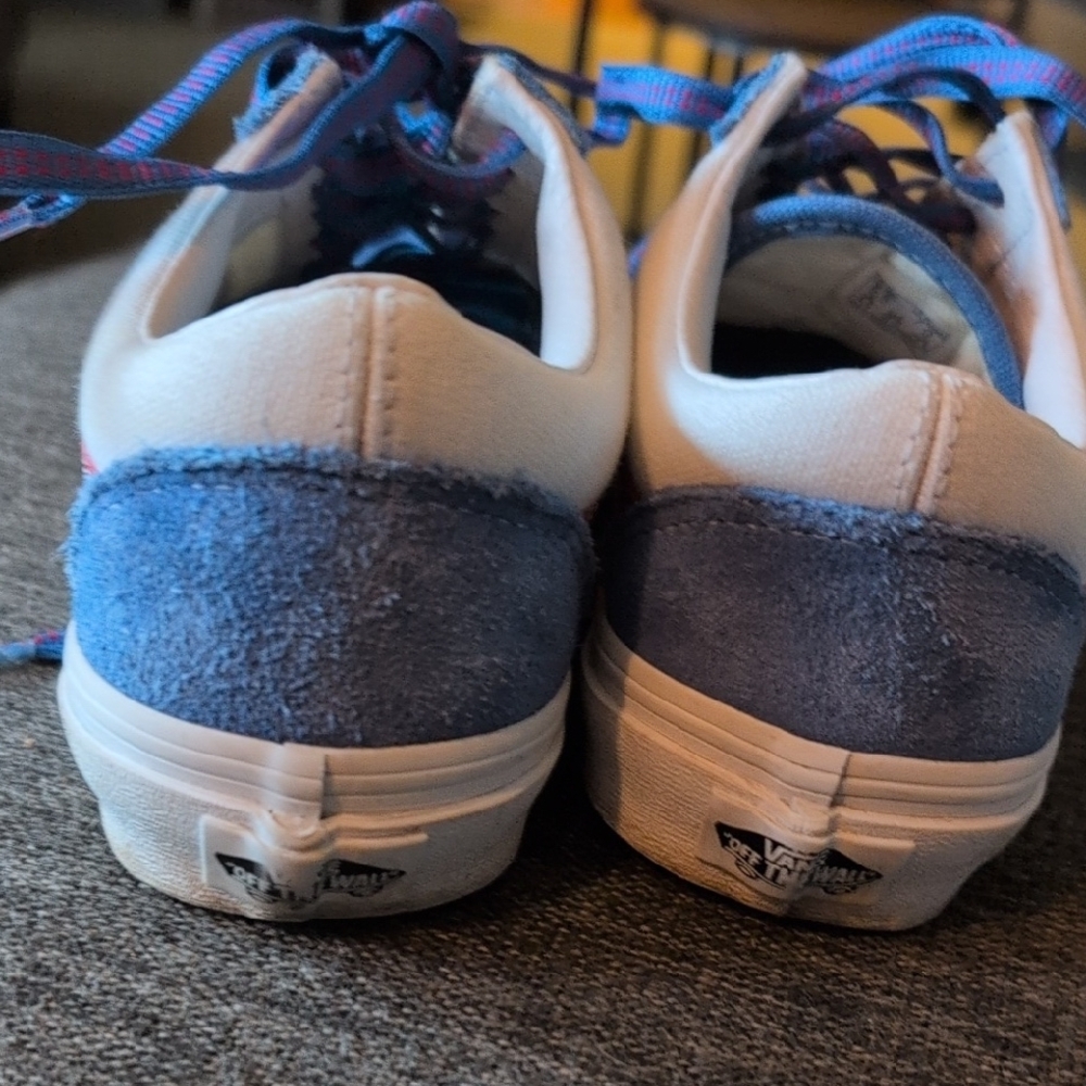 Vans Low-Top Sneakers Red White And Blue Classic. Worn Just A few times. Women's - Picture 4 of 6